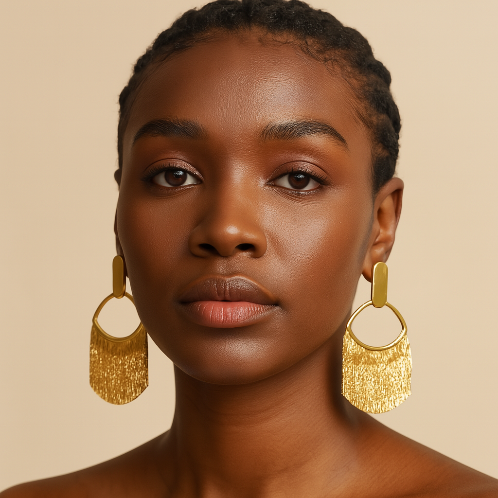 Not just an accessory—this earring defines the silhouette